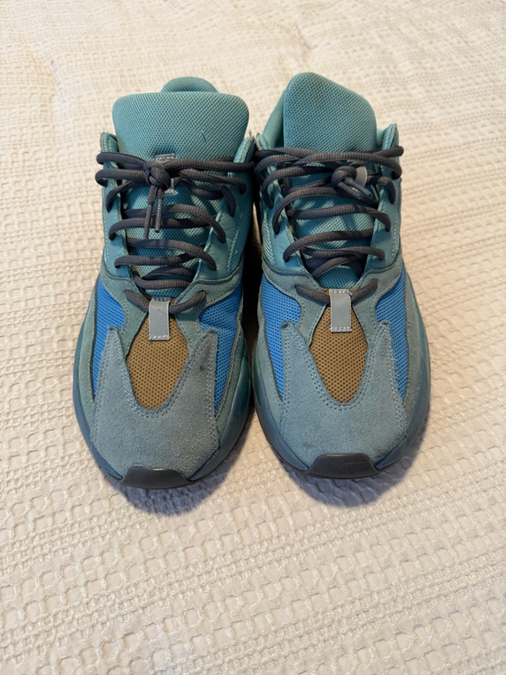Yeezy Boost 700 Faded Azure View 3